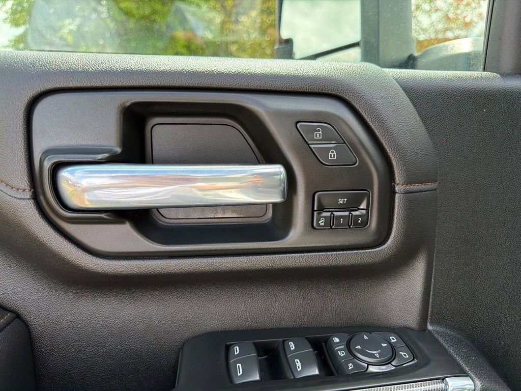 Used 2020 GMC Sierra 3500 AT4 w/ AT4 Premium Package AWD/4WD image 12
