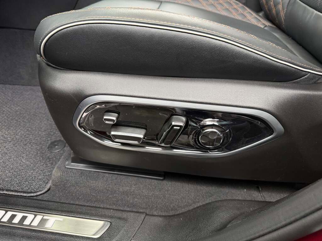 New 2025 Jeep Grand Cherokee L Summit w/ Luxury Tech Group V image 27