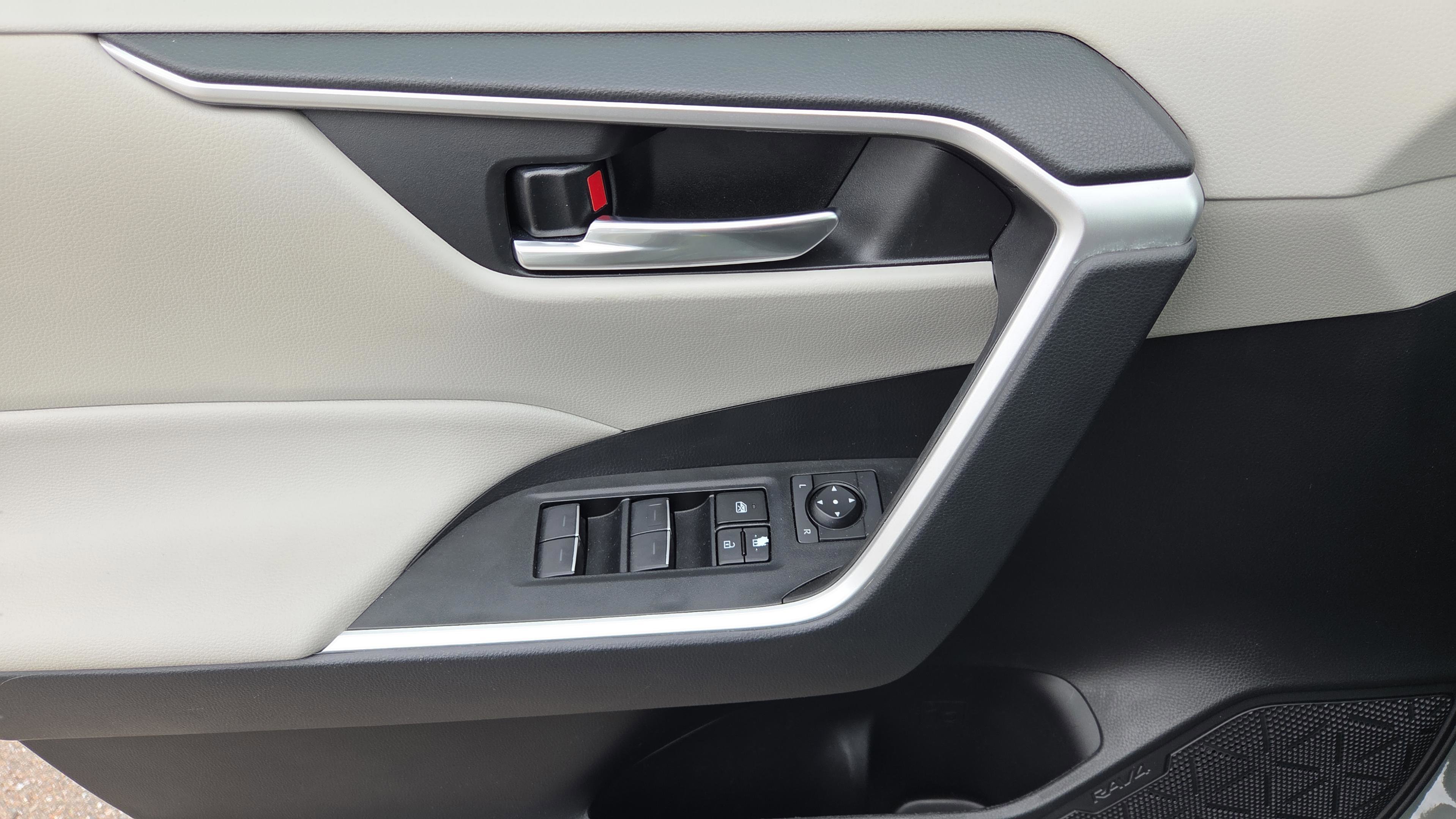 Used 2023 Toyota RAV4 XLE Premium image 20