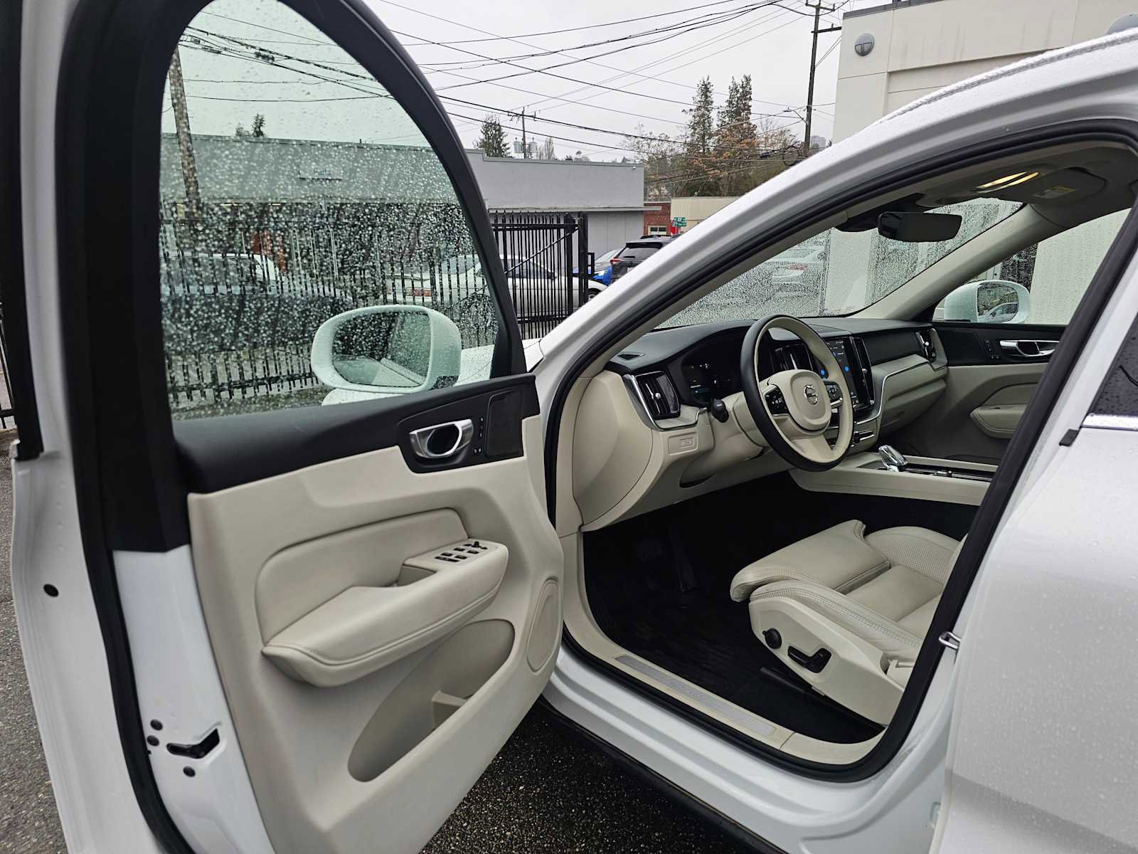 Certified 2023 Volvo XC60 T8 Ultimate w/ Climate Package image 22