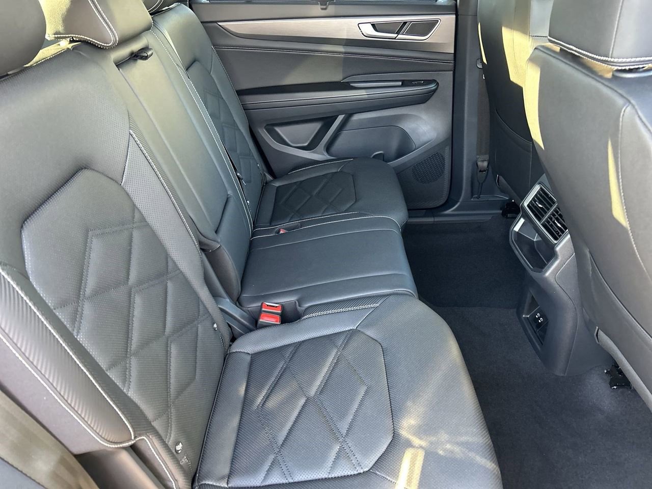 New 2026 Volkswagen Atlas Cross Sport SE image 9