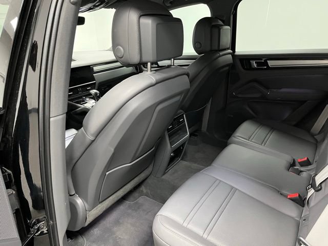 Used 2022 Porsche Cayenne Platinum Edition AWD/4WD image 46