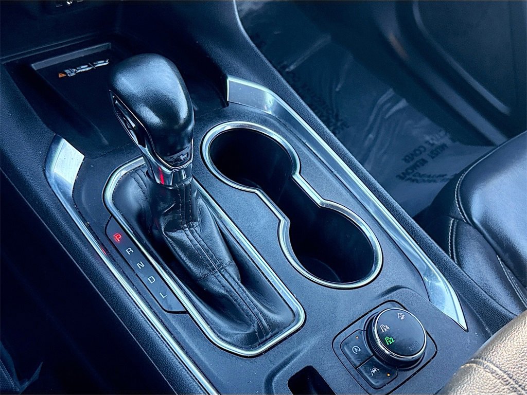 Used 2023 Chevrolet Traverse LT image 16