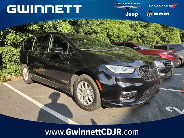 Used 2025 Chrysler Pacifica Select FWD image 1