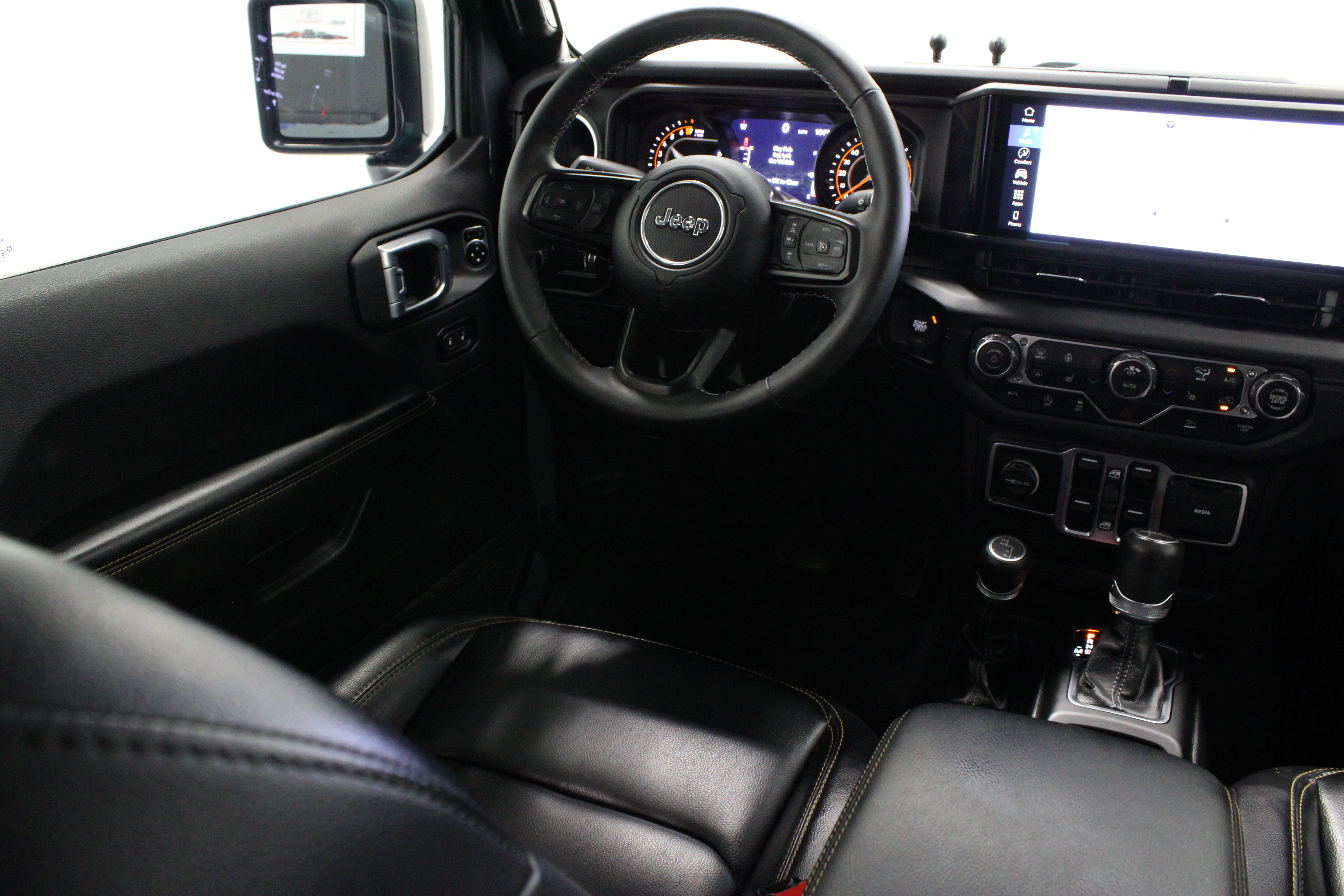 Used 2025 Jeep Gladiator Sport AWD/4WD image 29