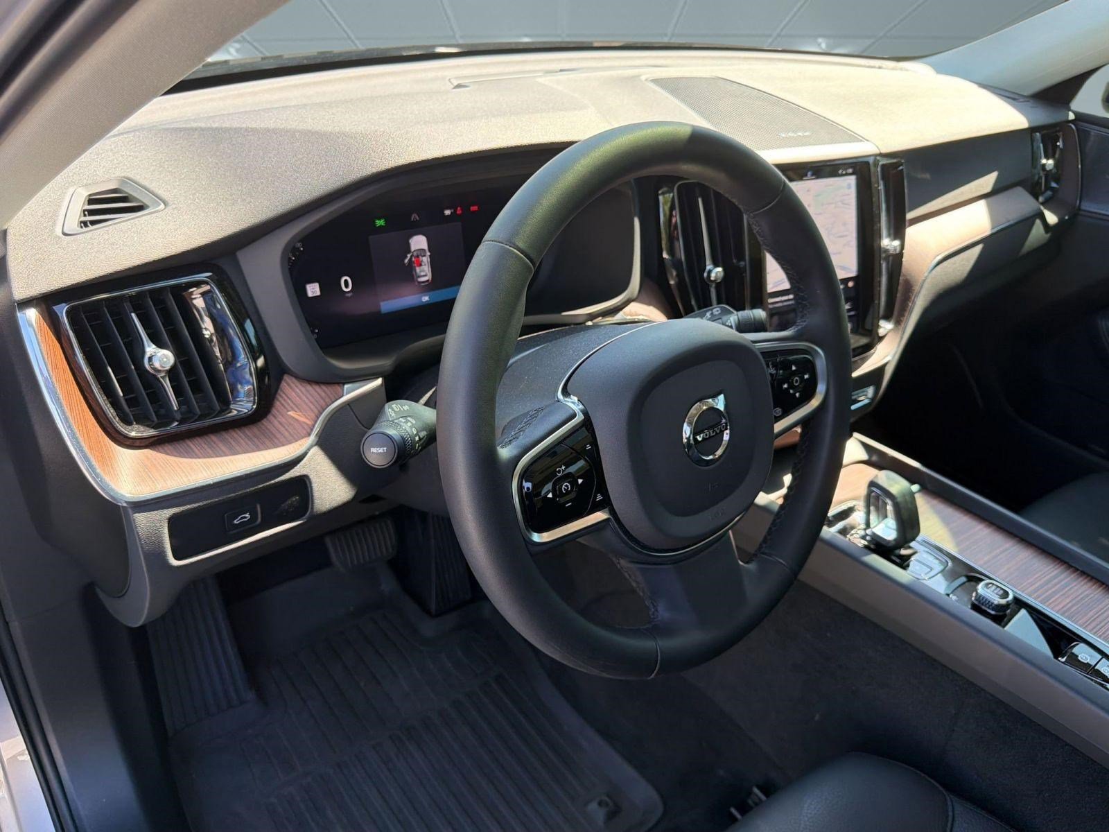 Used 2024 Volvo XC60 B5 Plus w/ Protection Package Premier AWD/4WD image 4