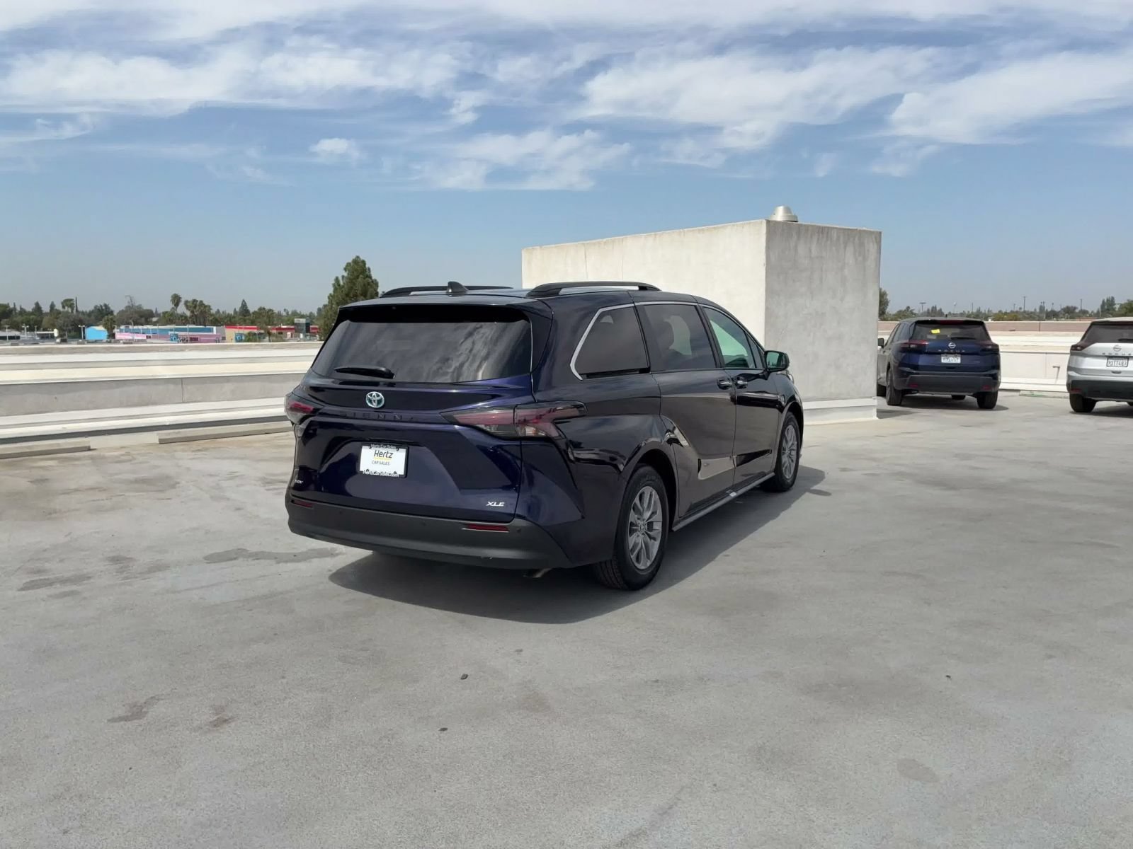 Used 2025 Toyota Sienna XLE FWD image 13