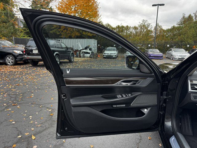 Used 2018 BMW 740i xDrive image 19