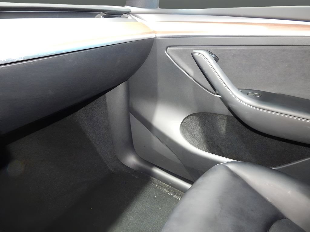 Used 2023 Tesla Model Y Long Range image 30