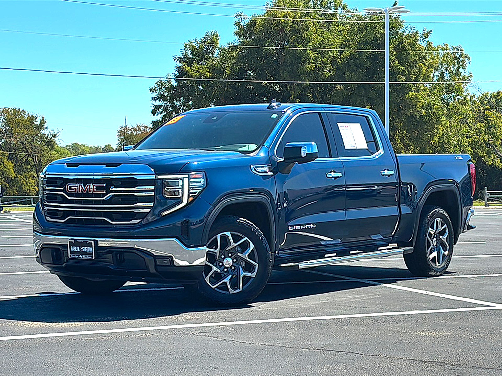 Used 2023 GMC Sierra 1500 SLT AWD/4WD image 2