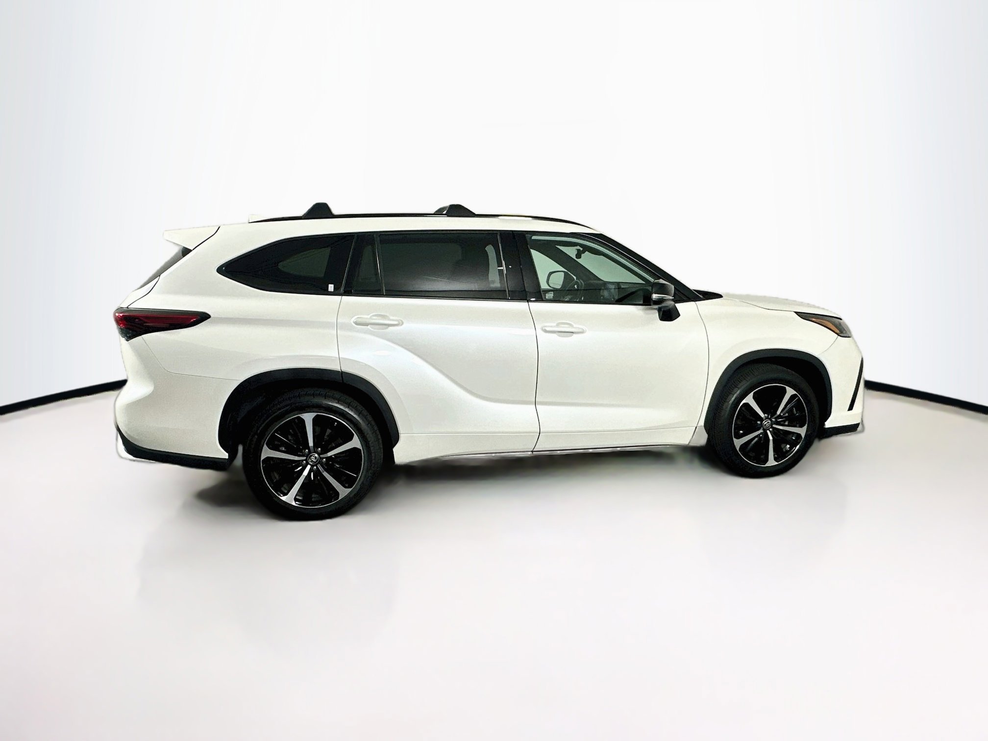 Used 2021 Toyota Highlander XSE AWD/4WD image 10