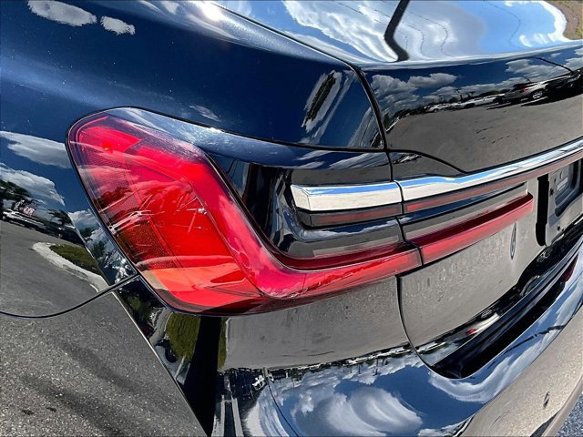 Used 2022 BMW 740i w/ Premium Package RWD image 29