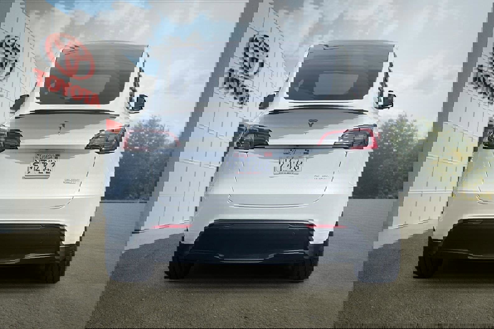 Used 2023 Tesla Model Y Performance image 4