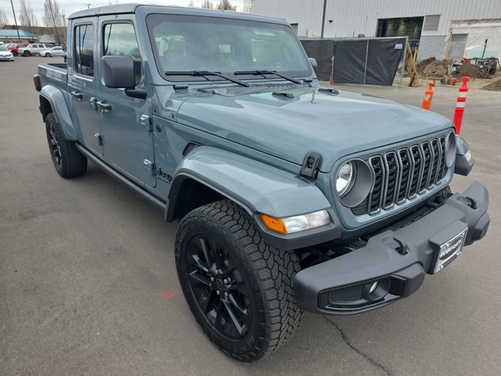 Used 2025 Jeep Gladiator Sport image 6