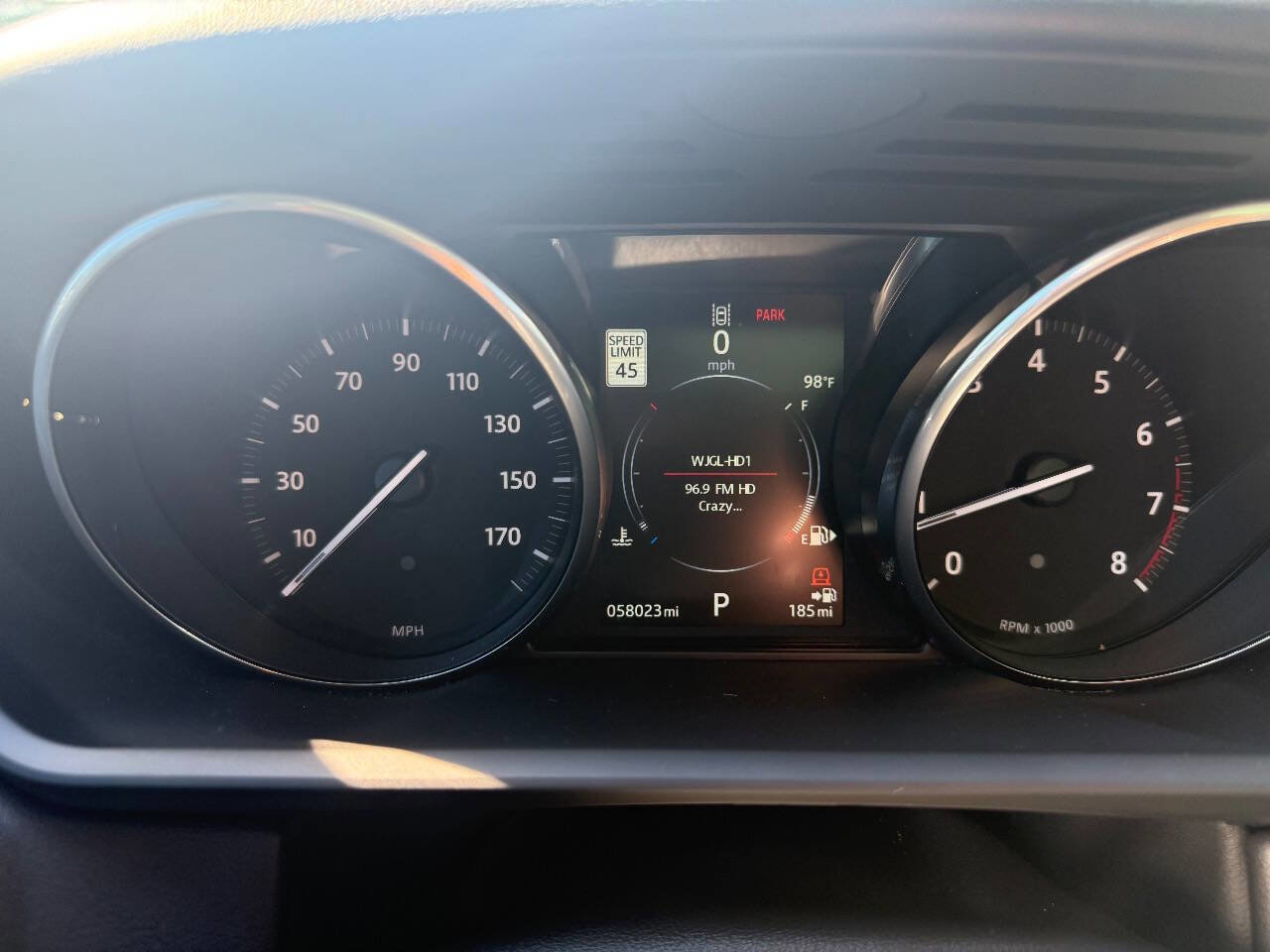 Used 2017 Land Rover Range Rover Sport SE image 15