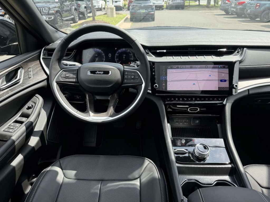 New 2027 Jeep Grand Cherokee Limited AWD/4WD image 18