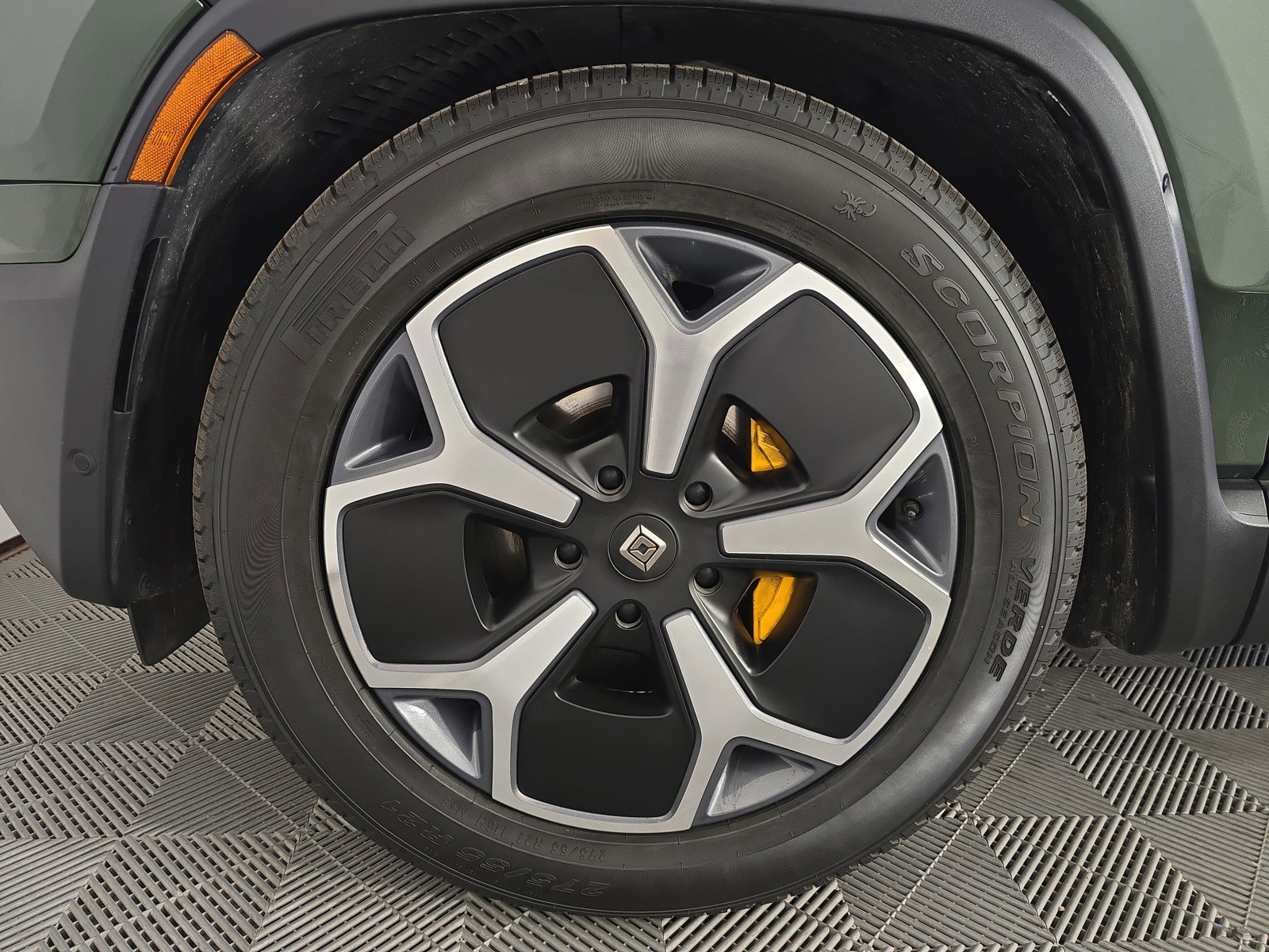 Used 2024 Rivian R1S Adventure AWD/4WD image 9