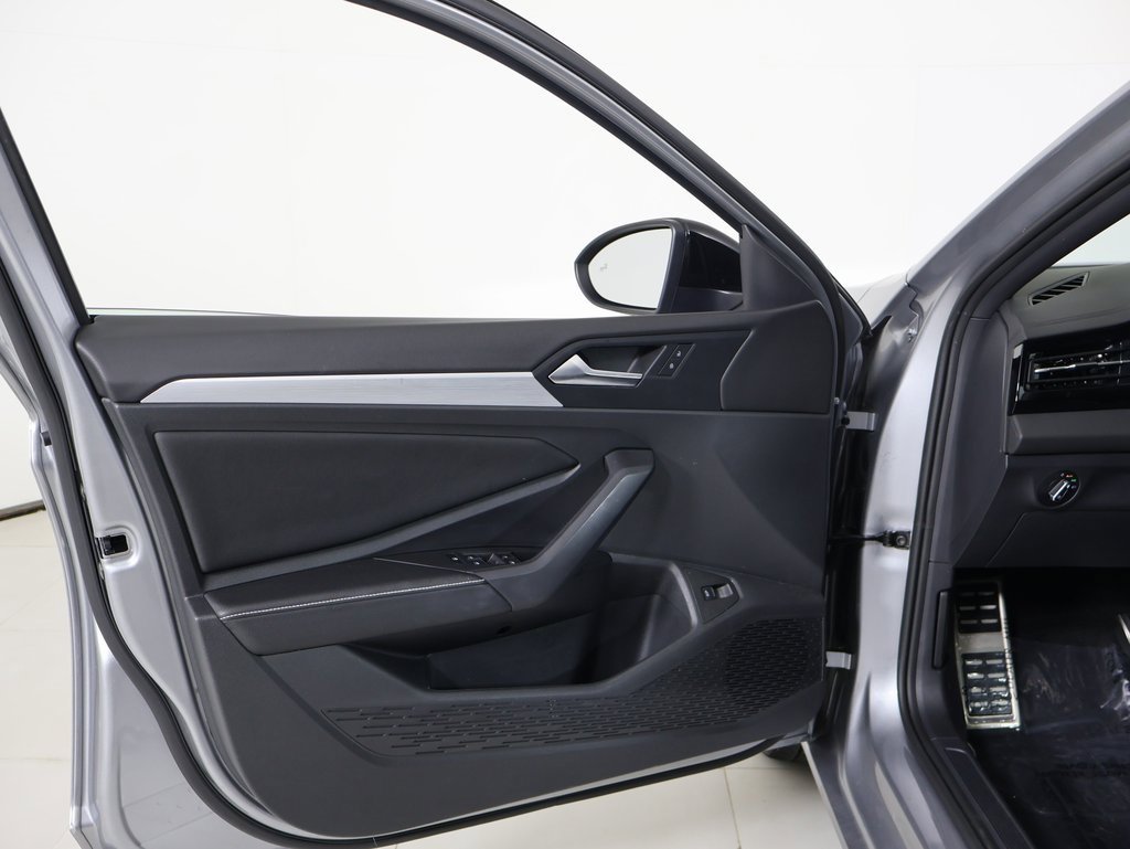 Used 2025 Volkswagen Jetta Sport image 22