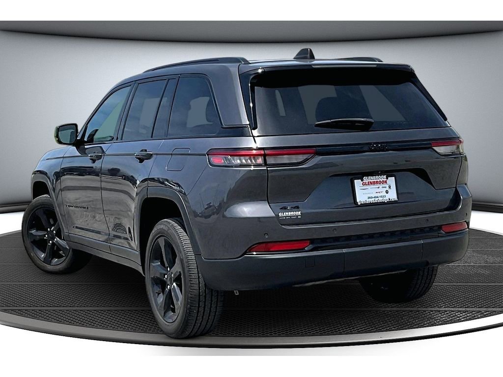 Used 2023 Jeep Grand Cherokee Altitude AWD/4WD image 2