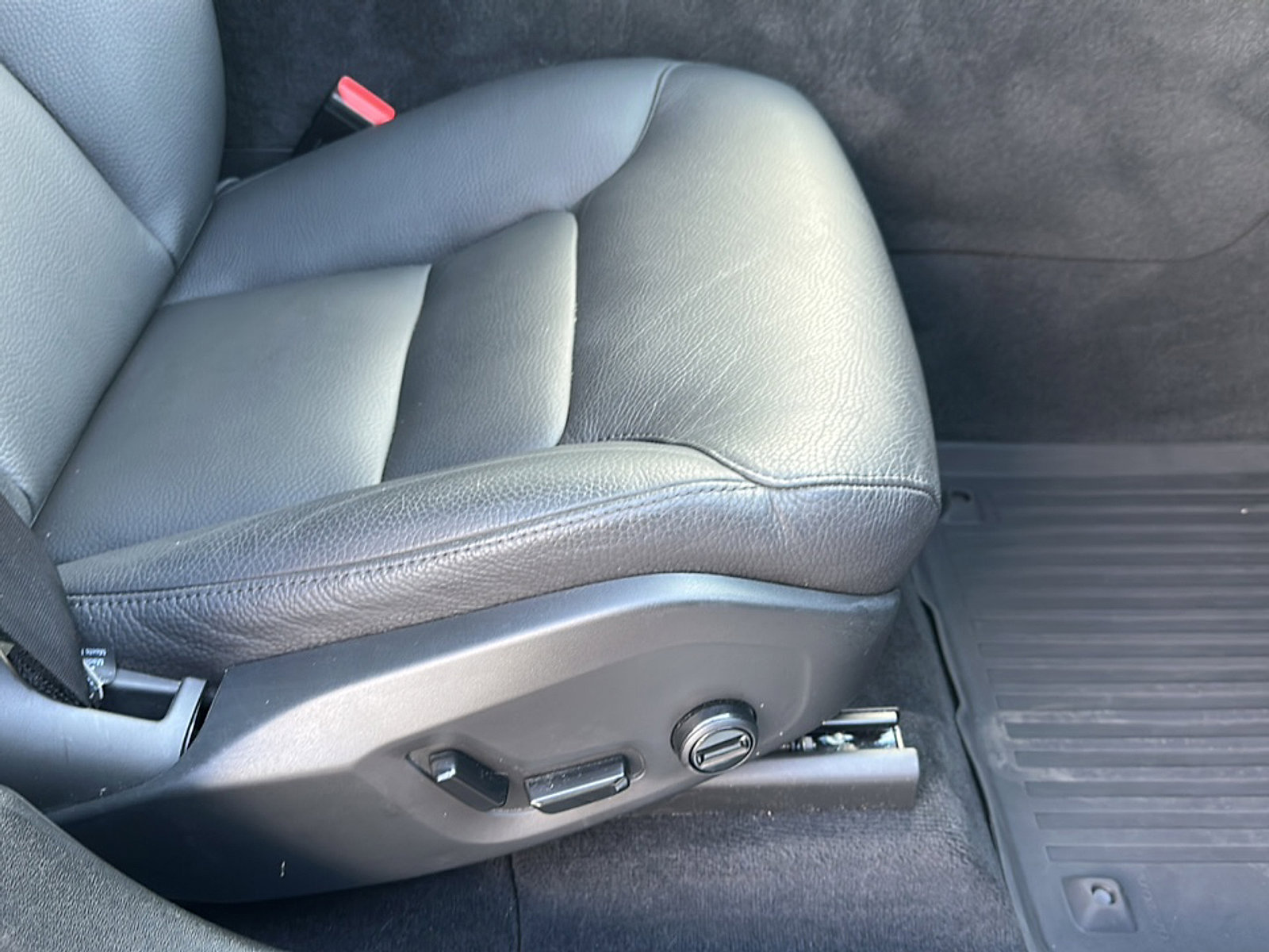 Used 2023 Volvo XC60 B5 Plus w/ Climate Package image 25