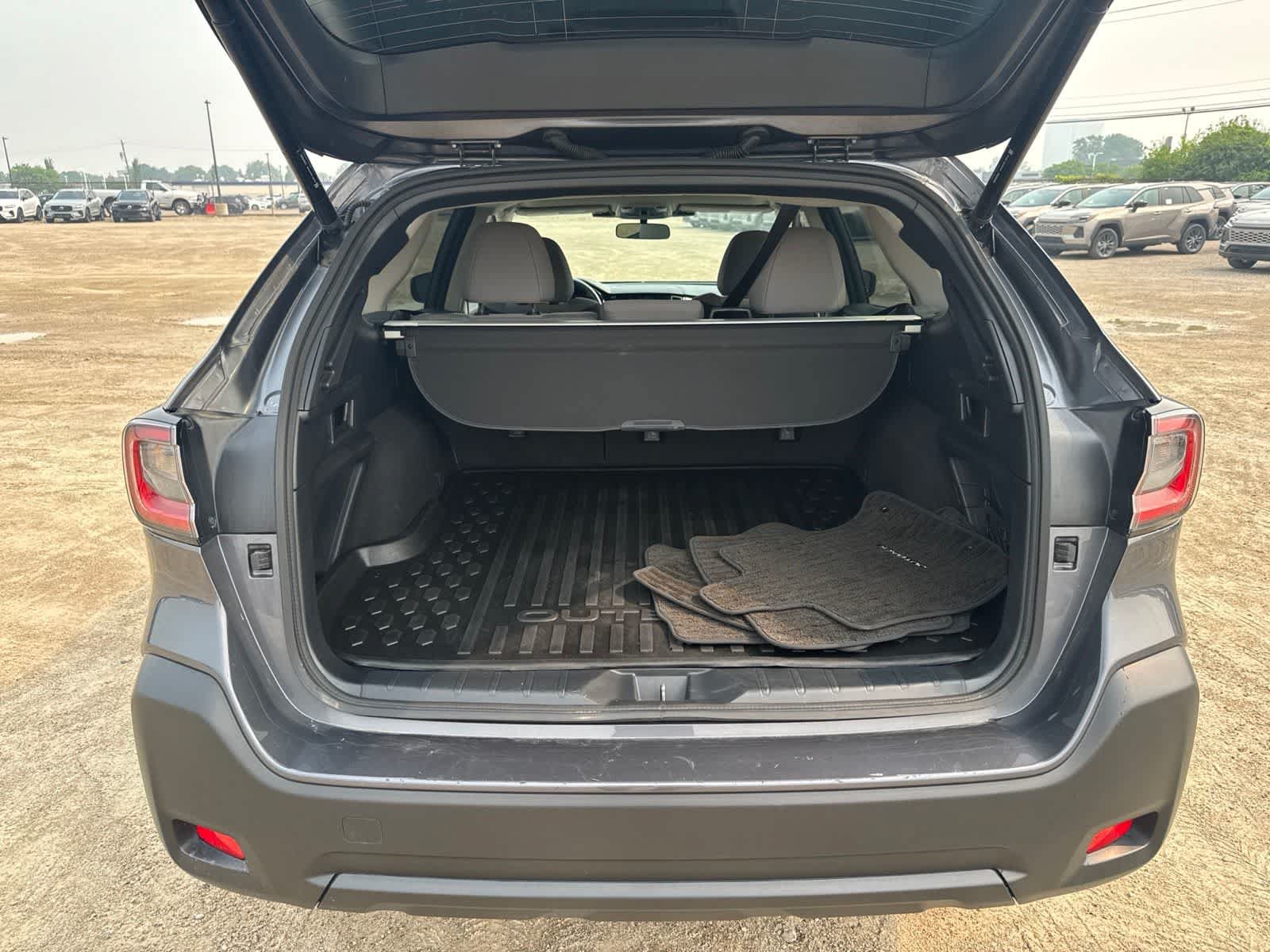 Used 2025 Subaru Outback Premium AWD/4WD image 11