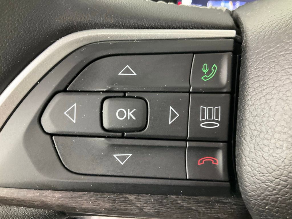 Used 2023 Jeep Grand Cherokee 4WD 4xe w/ Luxury Tech Group II image 17