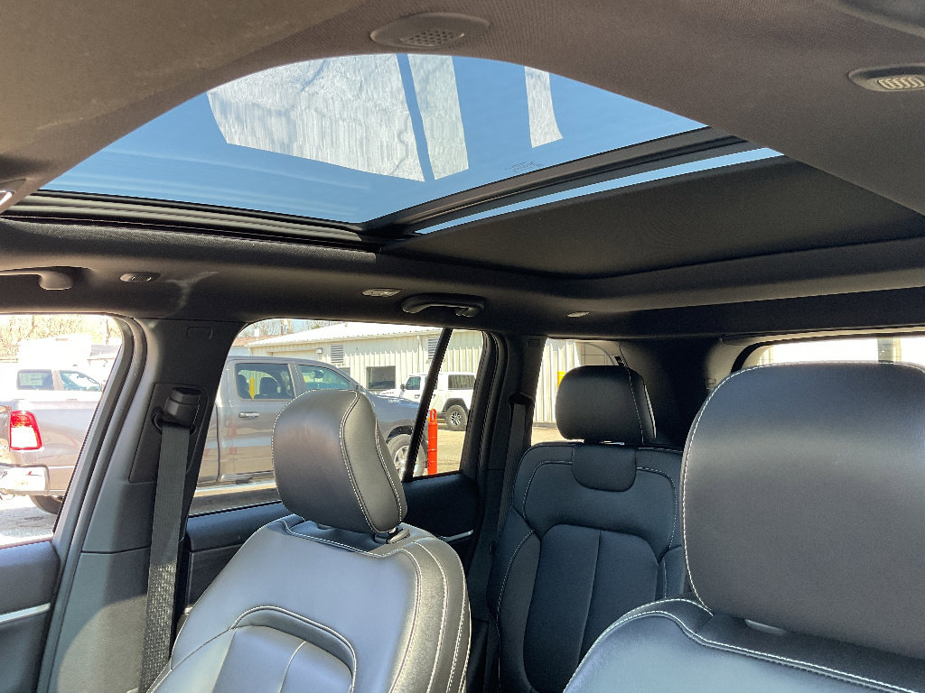Used 2024 Jeep Grand Cherokee Limited image 13
