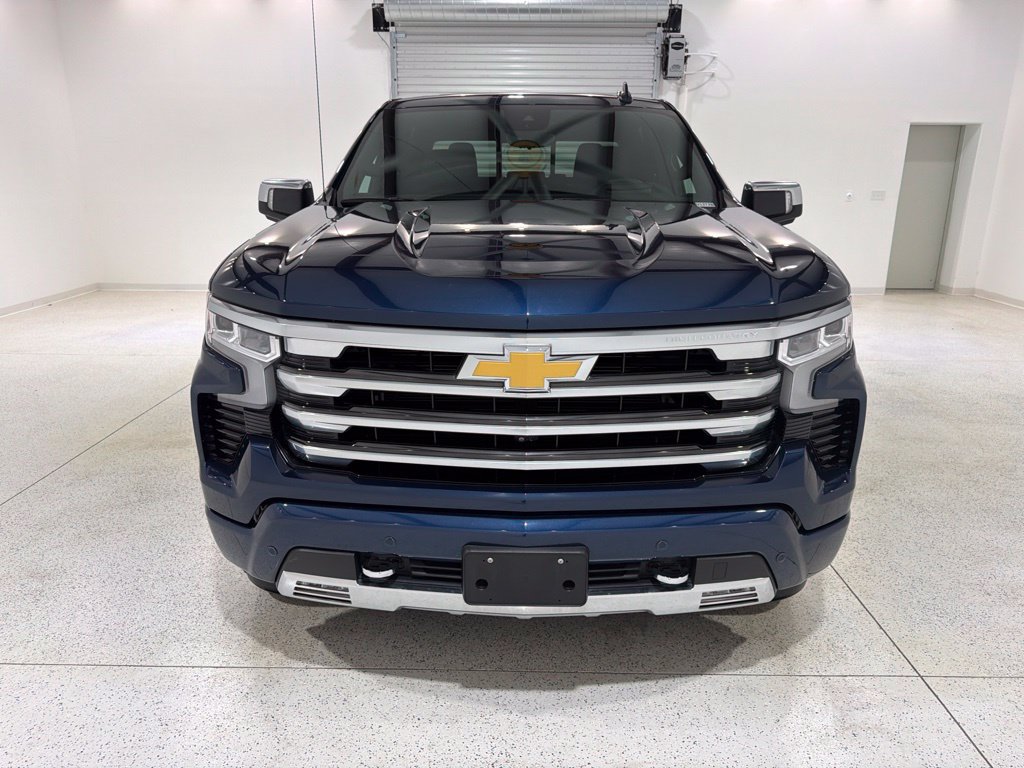 Used 2023 Chevrolet Silverado 1500 High Country w/ High Country Premium Package AWD/4WD image 8