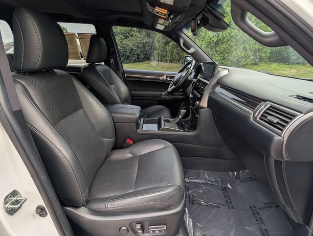 Used 2023 Lexus GX 460 Luxury w/ Sport Design Package AWD/4WD image 12