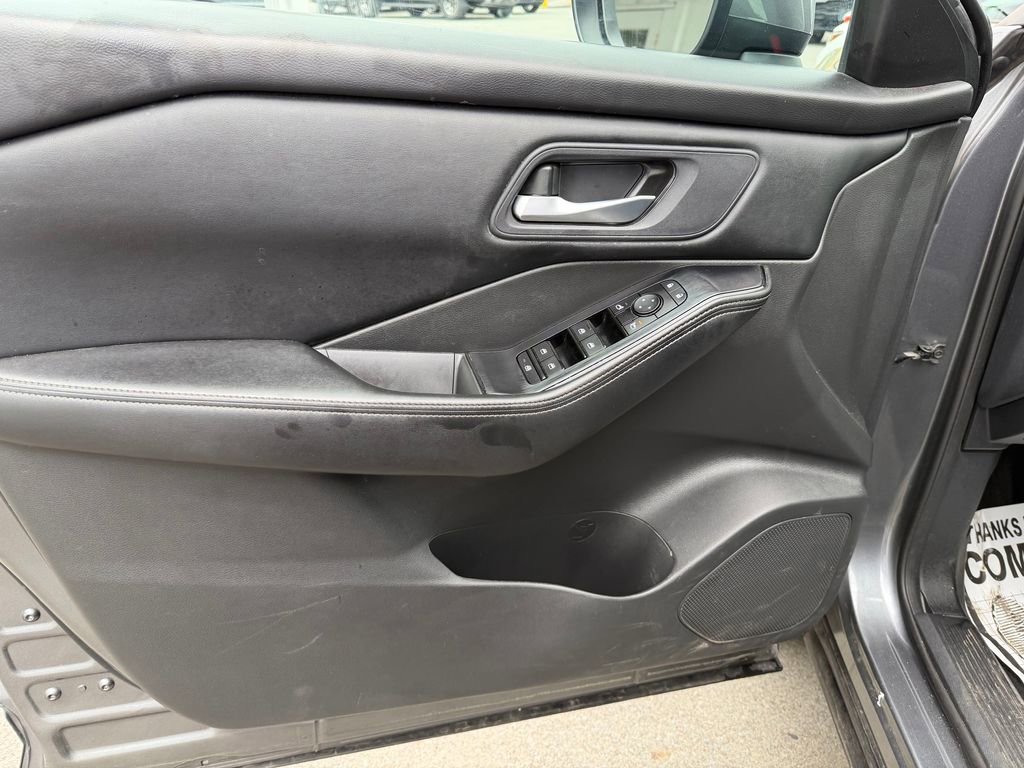 Used 2024 Nissan Rogue SV AWD/4WD image 13