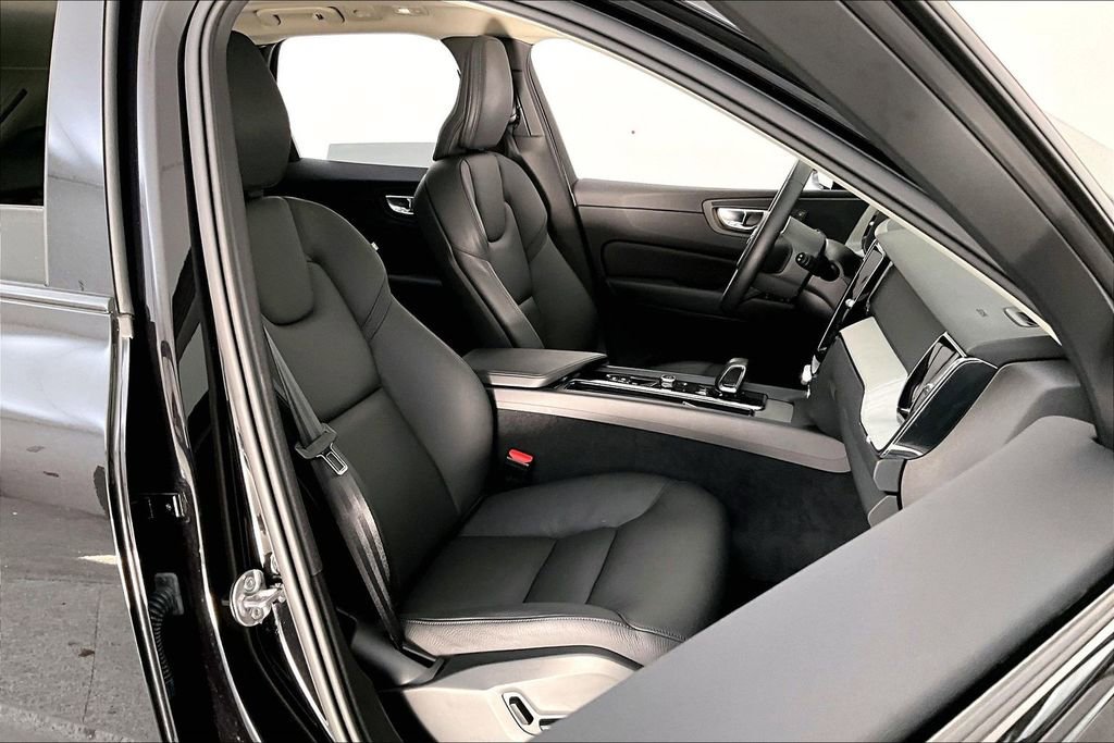 Used 2025 Volvo XC60 B5 Plus w/ Protection Package Premier image 10