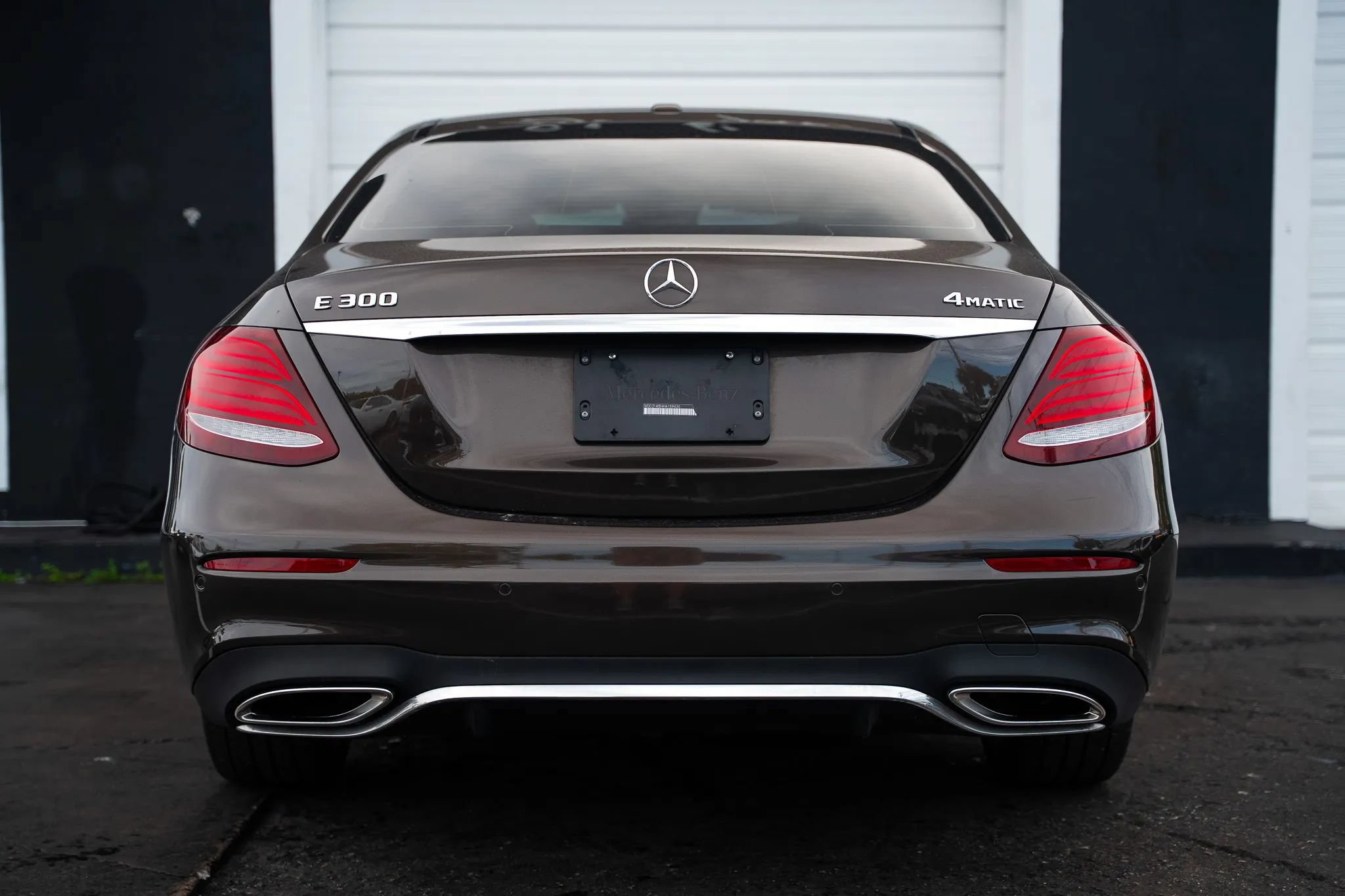 Used 2017 Mercedes-Benz E 300 4MATIC image 5