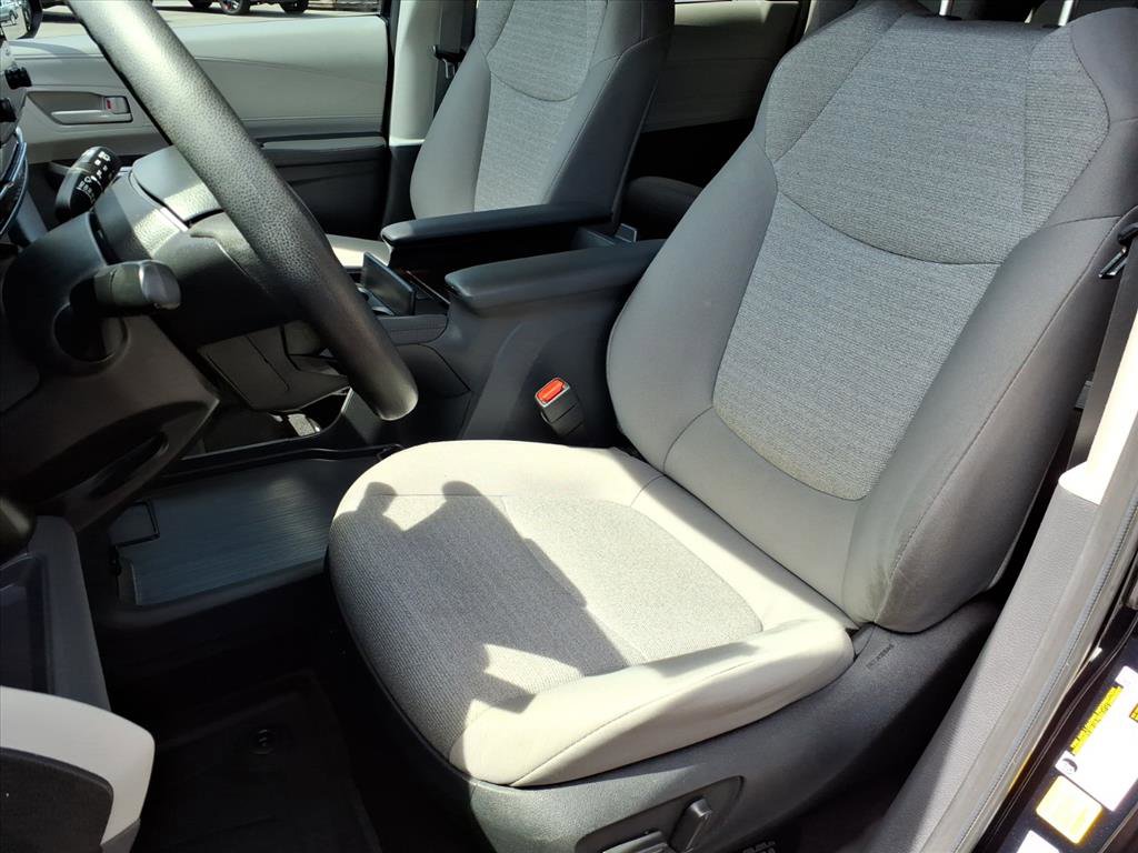 Used 2024 Toyota Sienna LE FWD image 17
