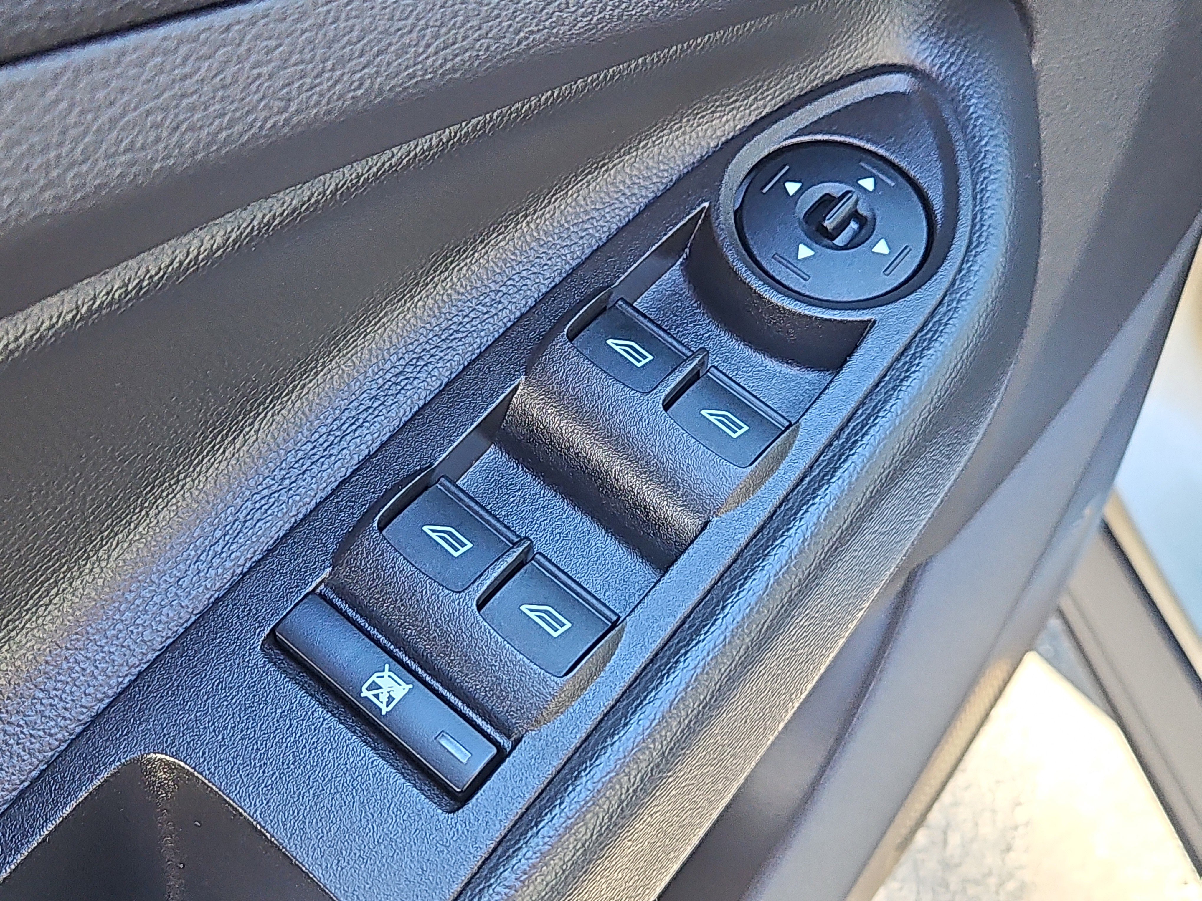 Used 2018 Ford Escape SE w/ SE Sync 3 Package image 16