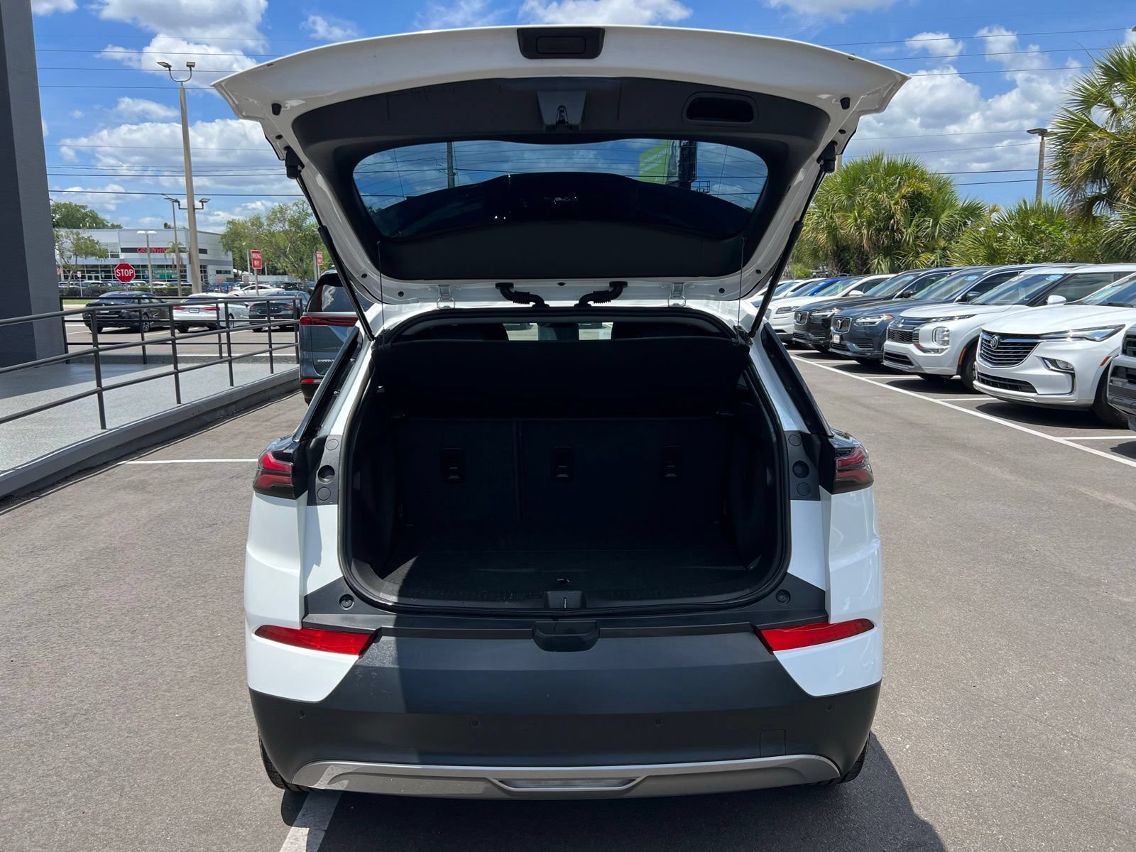 Used 2022 Chevrolet Bolt EUV Premier w/ Super Cruise Package FWD image 18