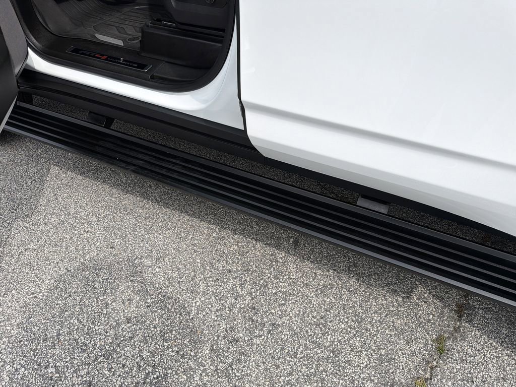 Used 2025 GMC Yukon AT4 Ultimate w/ LPO, Floor Liner Package AWD/4WD image 37