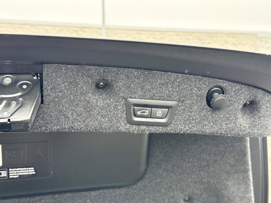 Used 2013 BMW M5 RWD image 38