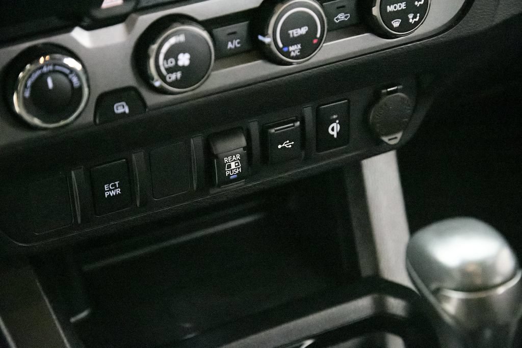 Used 2020 Toyota Tacoma TRD Sport AWD/4WD image 21