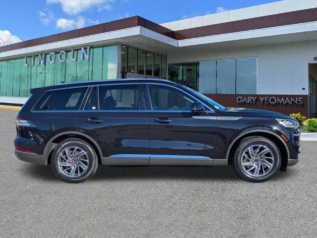 Used 2024 Lincoln Aviator AWD image 3