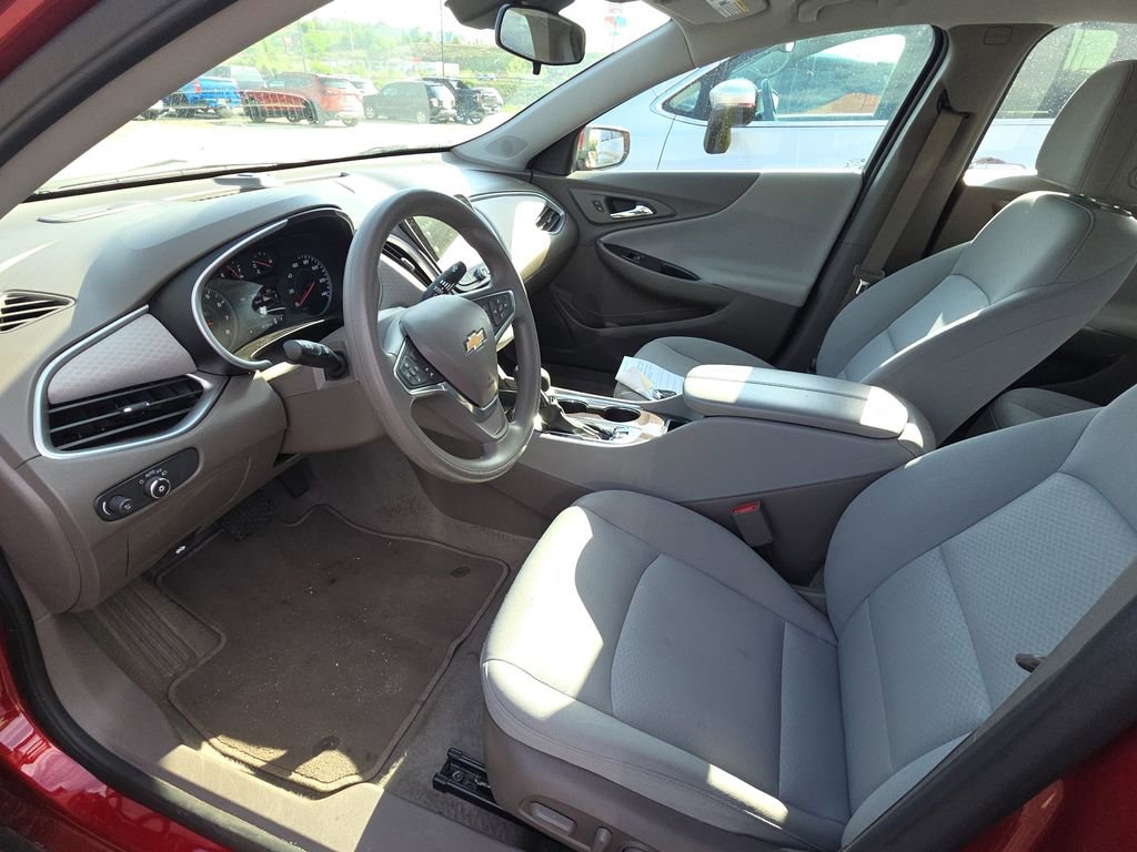 Used 2025 Chevrolet Malibu LT FWD image 8