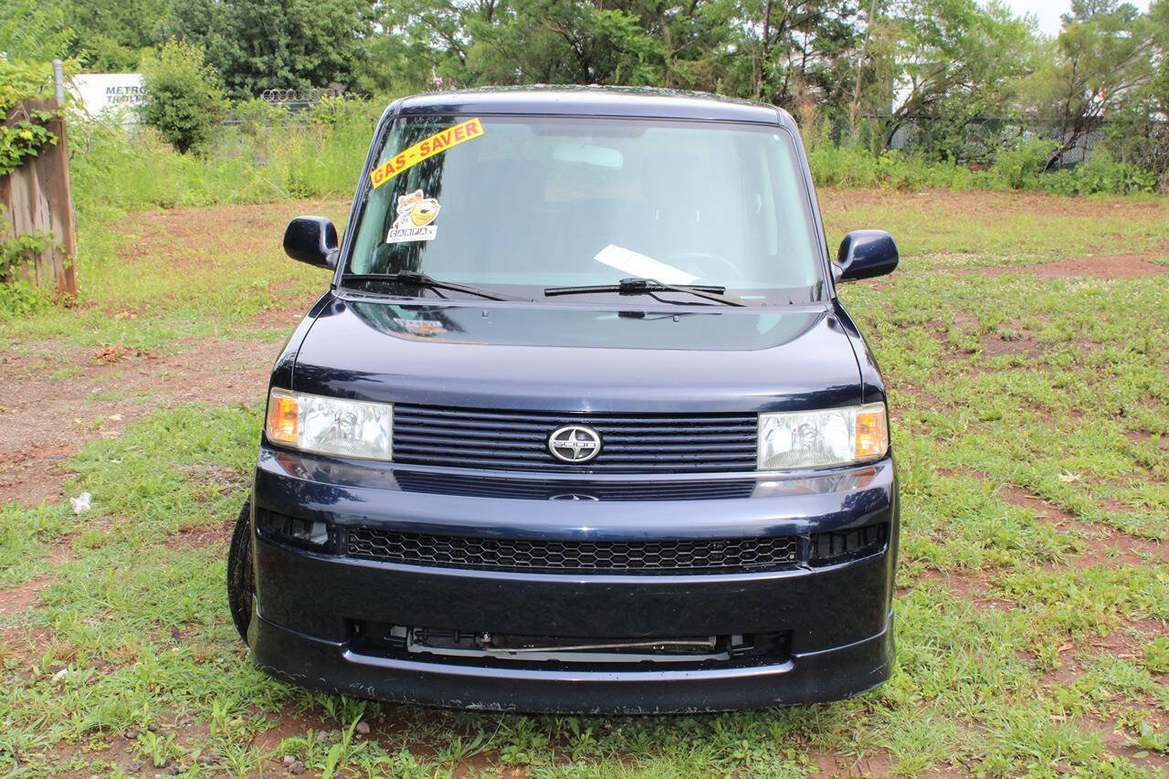 Used 2005 Scion xB FWD image 2