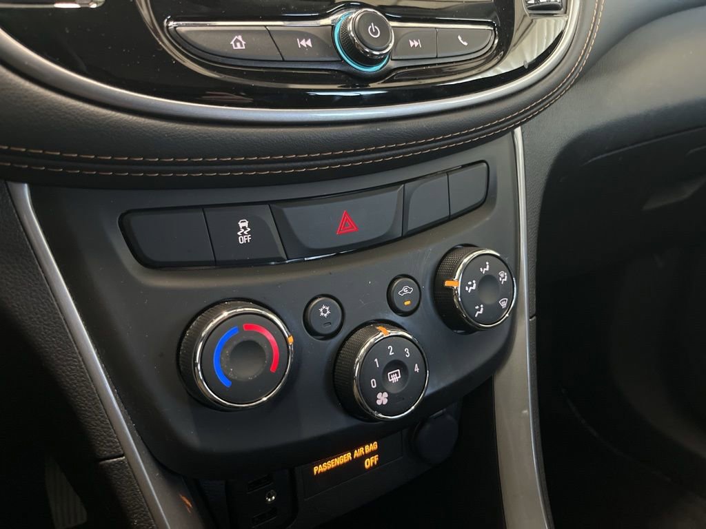 Used 2022 Chevrolet Trax LT w/ LT Convenience Package image 14