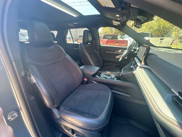 Used 2025 Ford Explorer ST AWD/4WD image 39