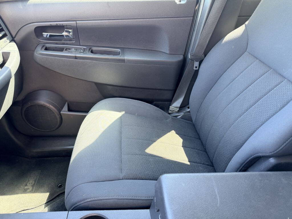 Used 2012 Jeep Liberty Sport w/ Popular Equipment Group AWD/4WD image 12