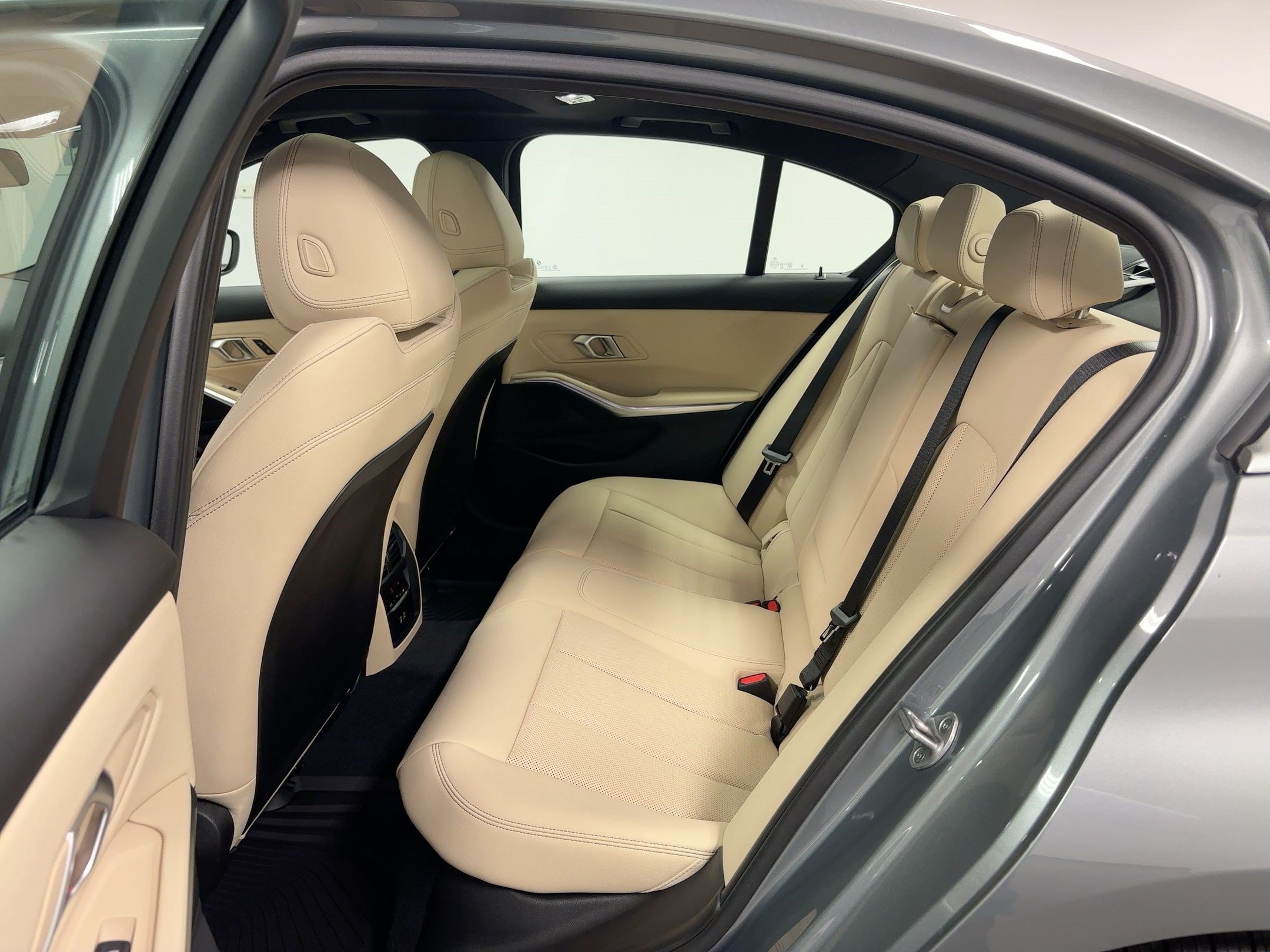 Used 2026 BMW 330i Sedan w/ Convenience Package RWD image 14