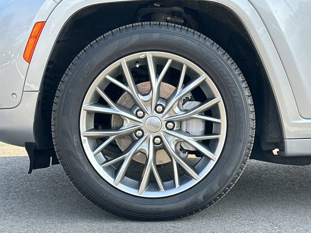 Certified 2025 Jeep Grand Cherokee Summit AWD/4WD image 16