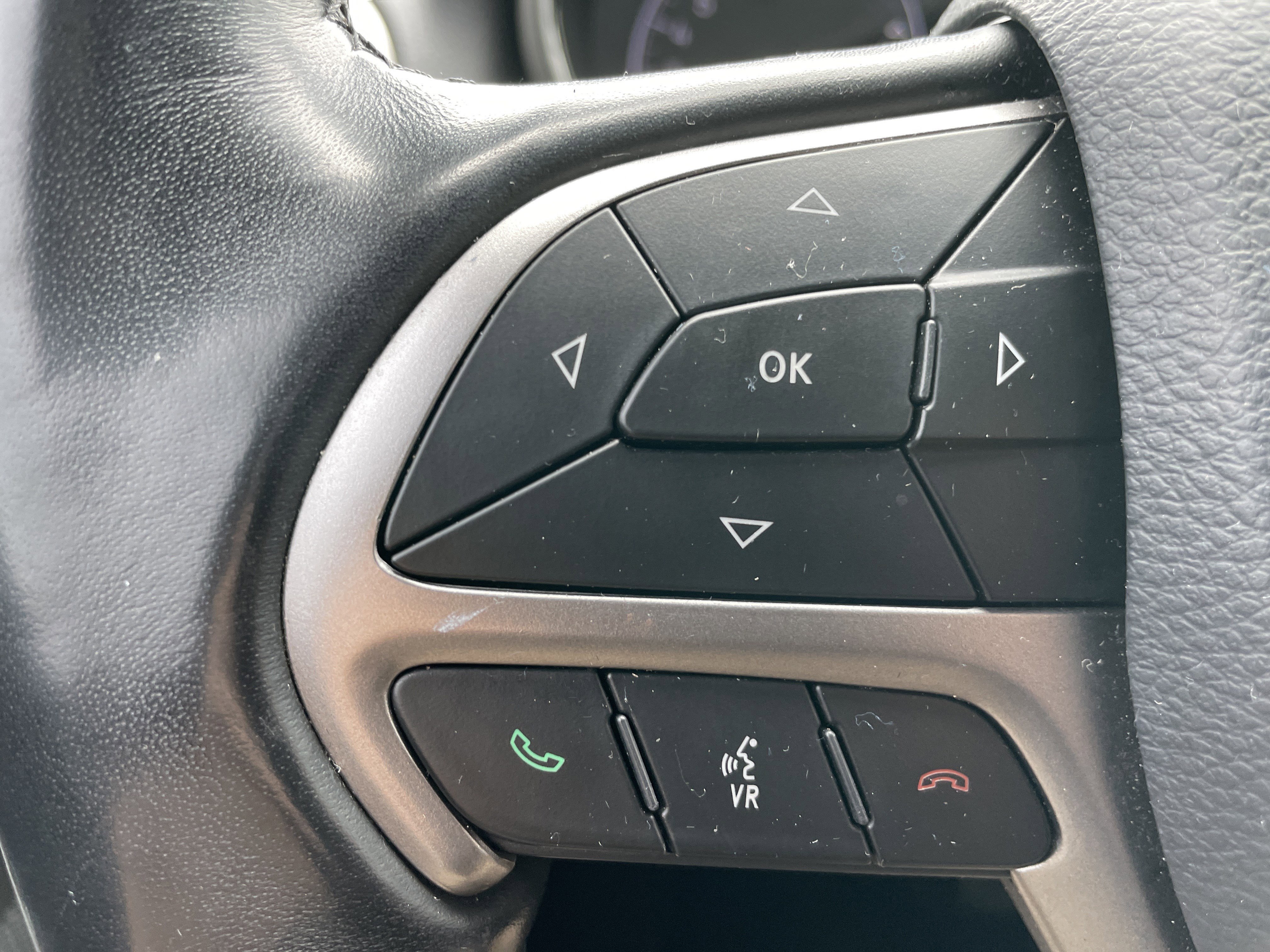 Used 2020 Jeep Grand Cherokee Altitude image 44