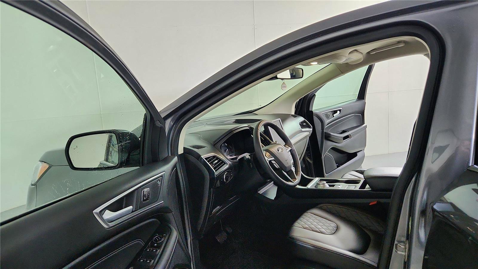 Used 2024 Ford Edge Titanium AWD/4WD image 21