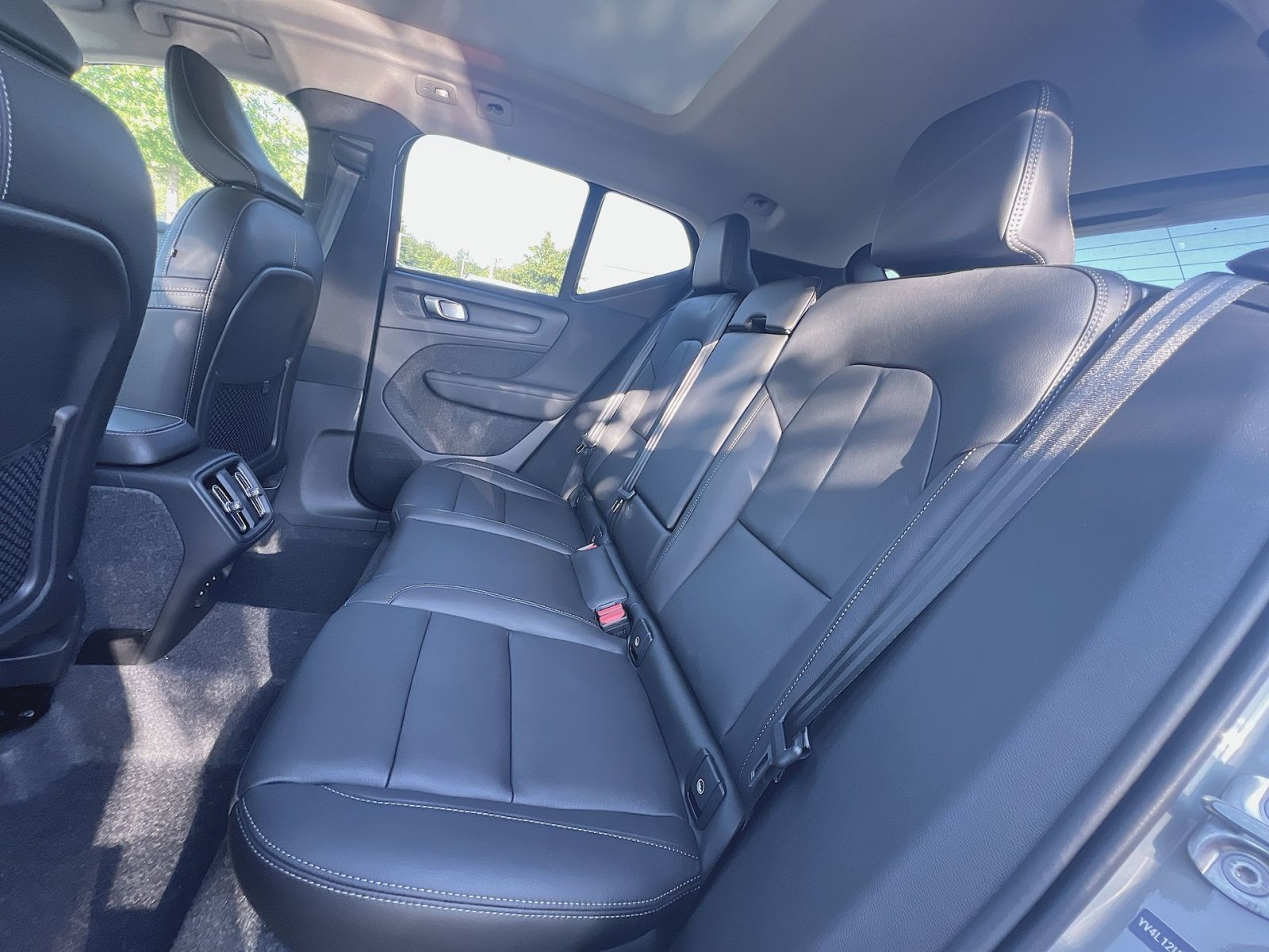 New 2026 Volvo XC40 B5 Plus w/ Protection Package Premier AWD/4WD image 25