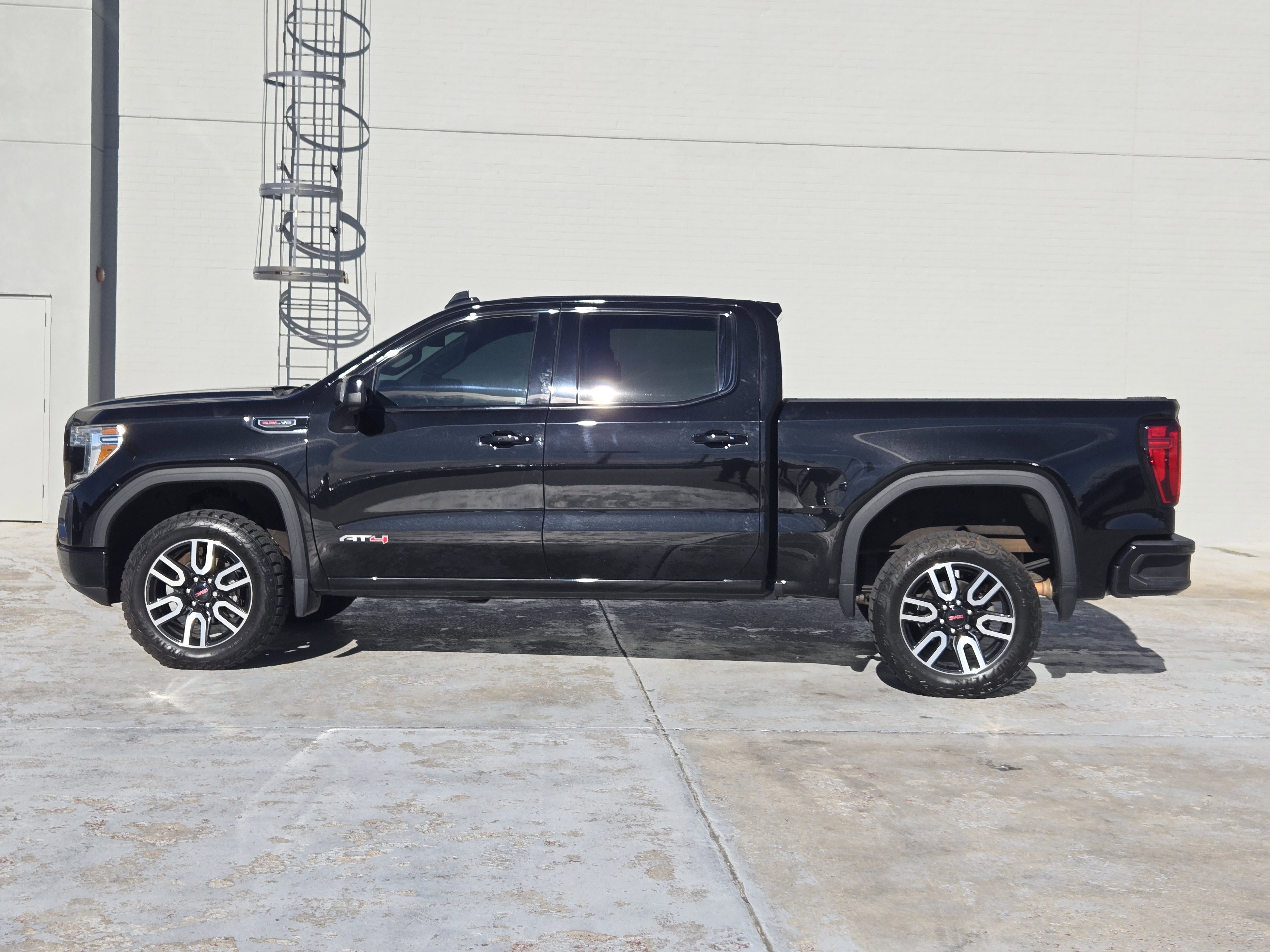 Used 2021 GMC Sierra 1500 AT4 image 5